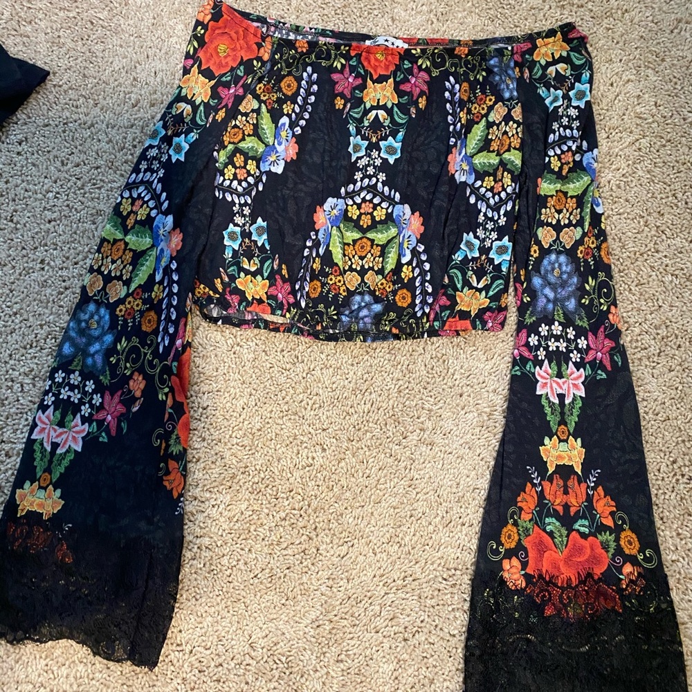 Cropped and very fresh top! Great for summer!